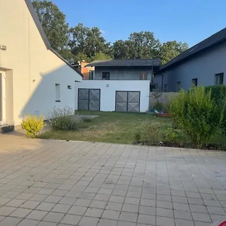 Cely Dum + Zahrada Villa Pardubice Exterior photo