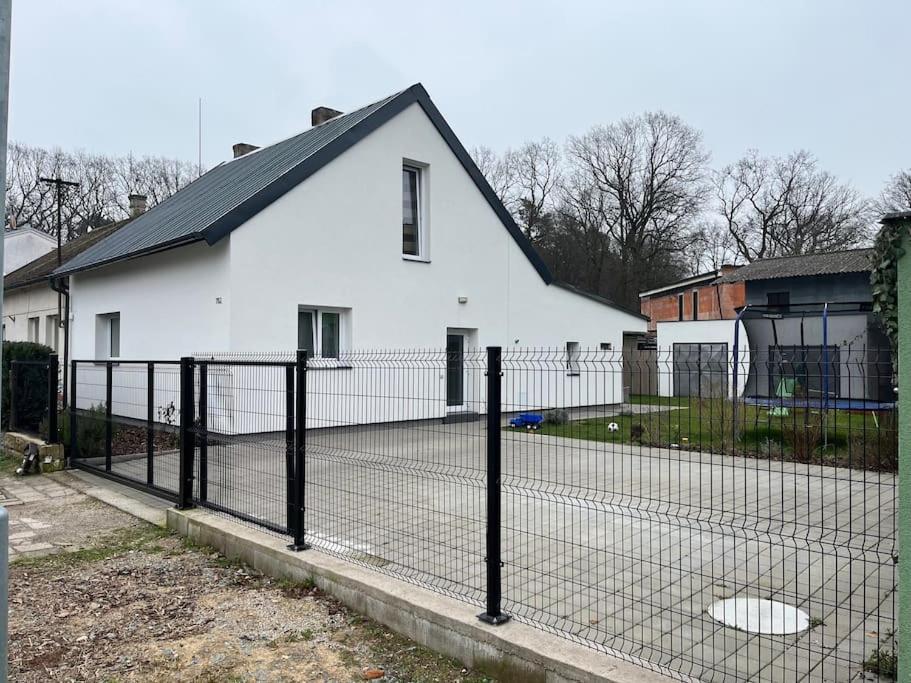 Cely Dum + Zahrada Пардубіце